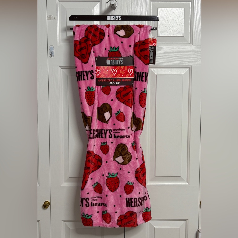 Hershey's Pink Strawberry Creme Hearts Fleece Throw Blanket - Picture 8 of 8